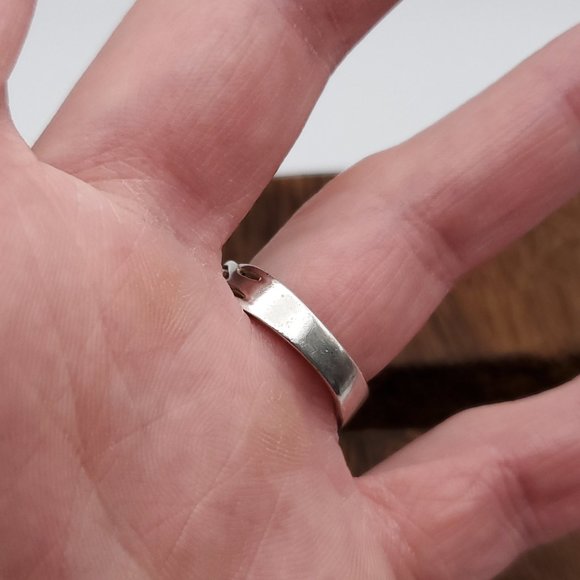 Size 7.75 925 Sterling Silver Celtic Style Green Glass Gem Ring - Picture 5 of 9